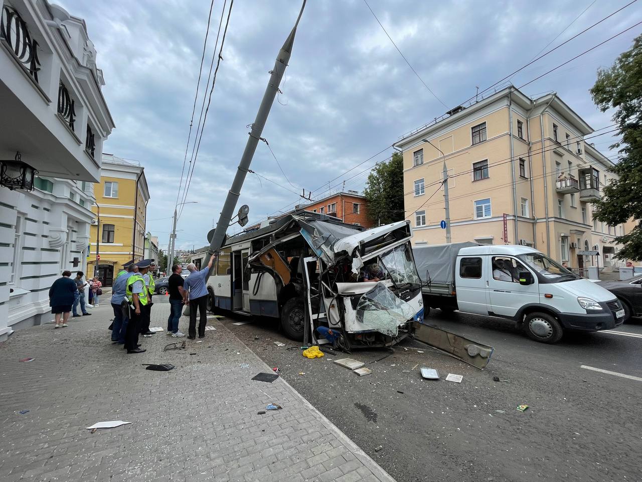 Дтп с троллейбусом. Авария троллейбуса во Владимире.