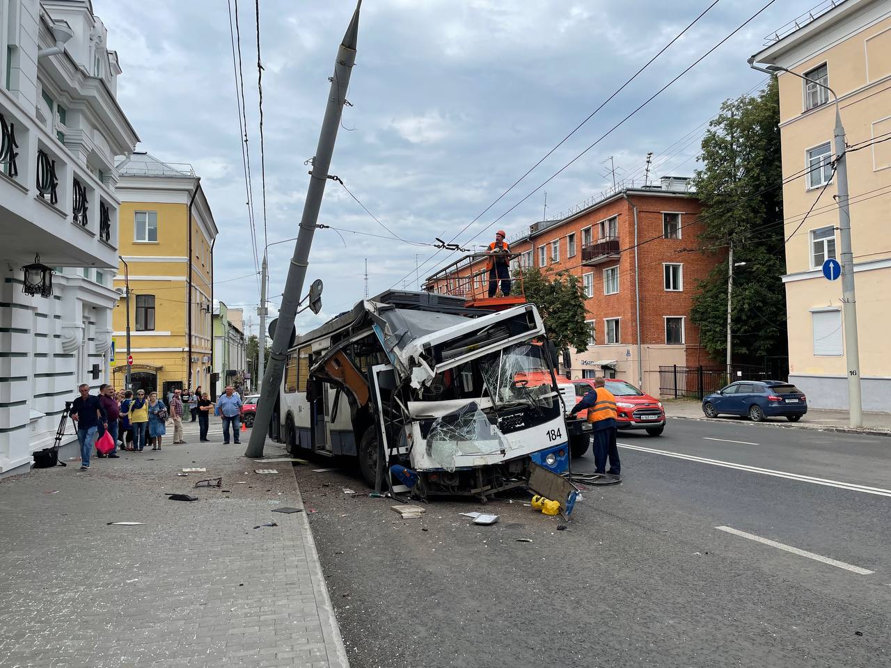 Дтп с троллейбусом. Авария троллейбуса во Владимире.