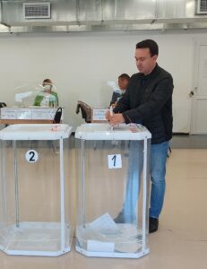 Голосование Антона Сидорко на выборах губернатора-2022, фото-2- пресс-службы ОК КПРФ