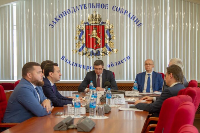 Губернатор Авдеев встретился с лидерами фракций ЗС, фото - пресс-службы ЗС. Губернатор Авдеев встретился с лидерами фракций ЗС, фото - пресс-службы ЗС.