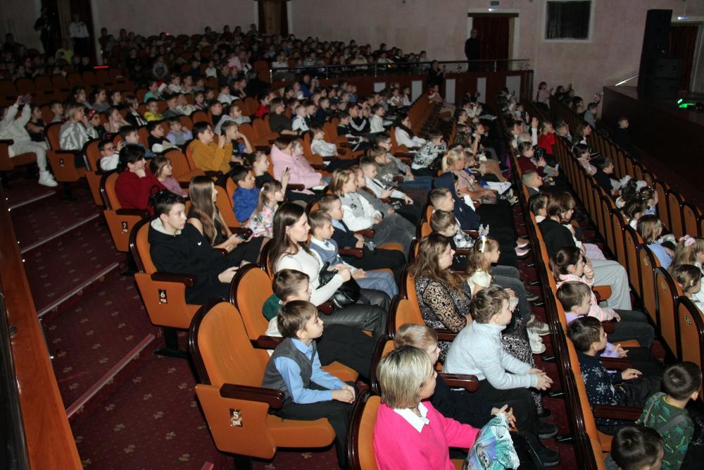 Губернаторскую ёлку 2024 посетят в два раза больше детей