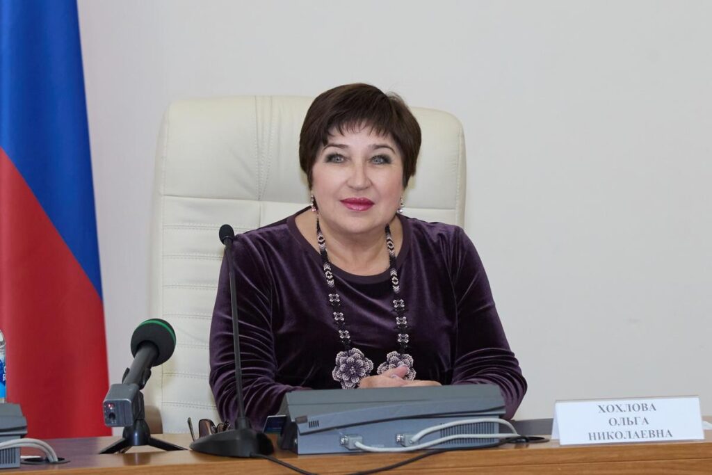 Спикер Заксобрания увлеклась парадными мероприятиями?