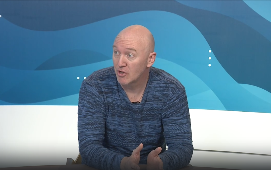 К проблемам инвалидов по слуху власть глуха?