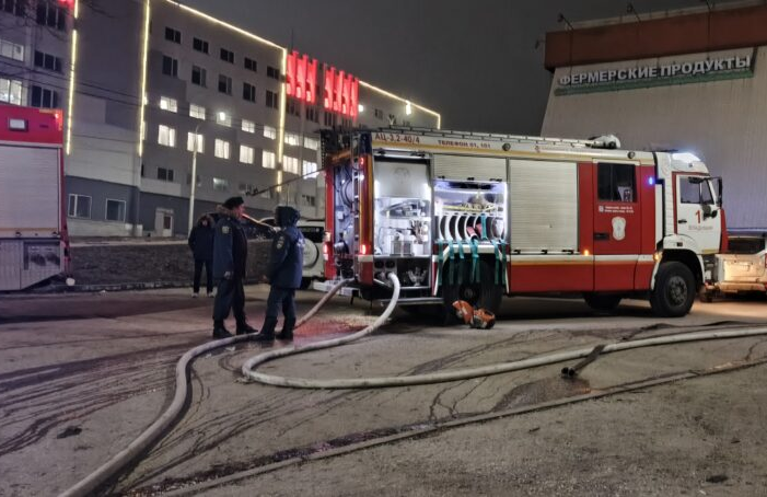 В автосалоне на Дзержинского во Владимире загорелся автомобиль