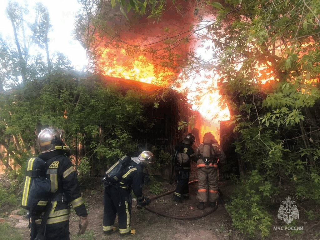 В Коврове пожарные тушили сараи