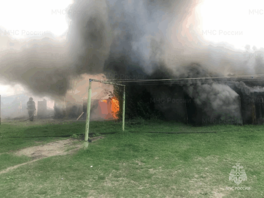 В Коврове пожарные тушили сараи