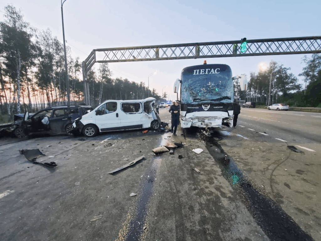 После аварии автобуса в Вязниковском районе двух человек выписали из больницы