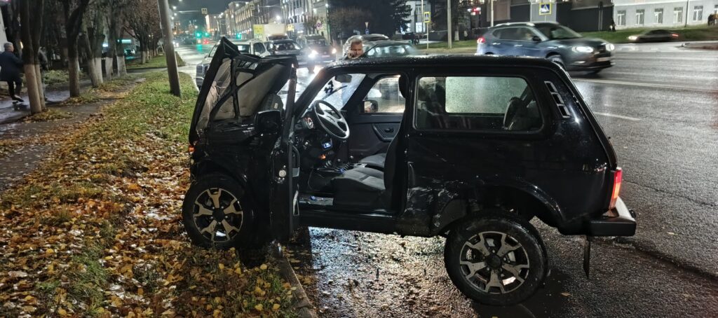 Жёсткое столкновение трёх машин произошло во Владимире.