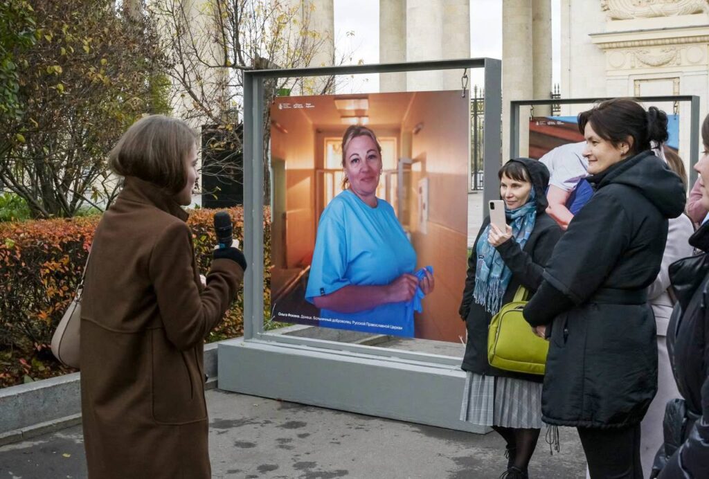 Фото волонтёра из Владимирской области выставлено в Парке Горького в Москве