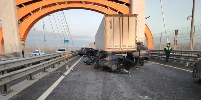 Восемь автомобилей столкнулись на вантовом мосту трассы М12 