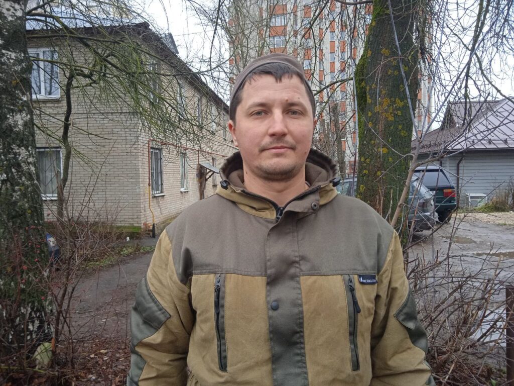 Водитель мусоровоза и грузчик