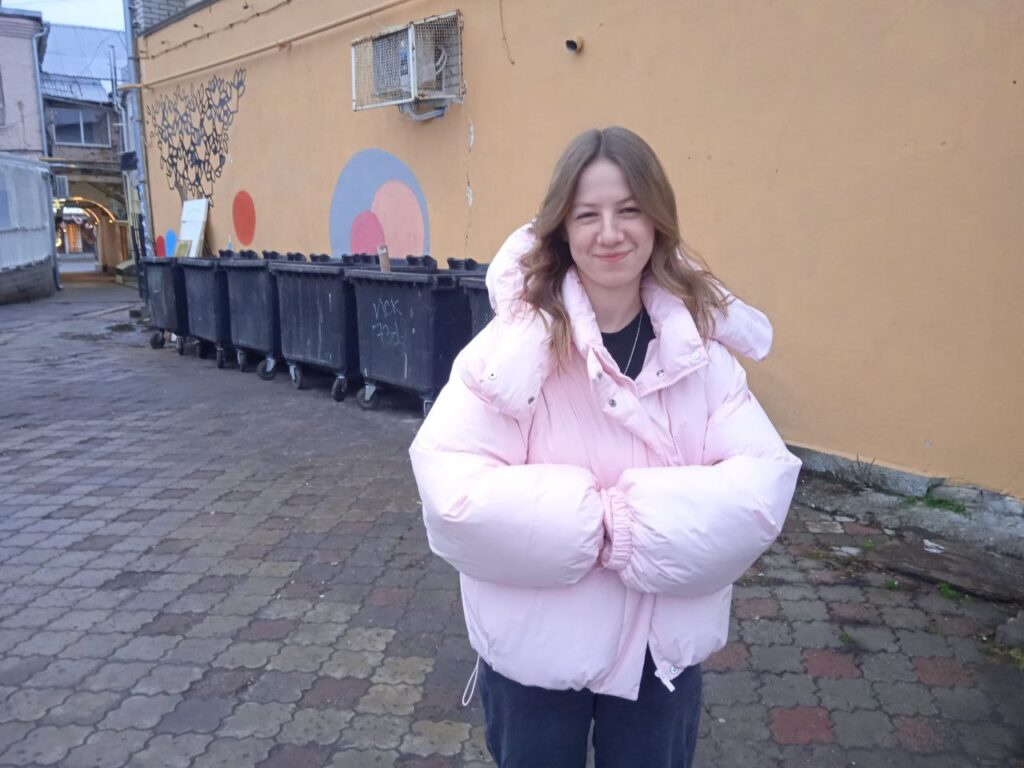 Что мусоровозу мешает вывозить хлам? Водитель и грузчик назвали причины