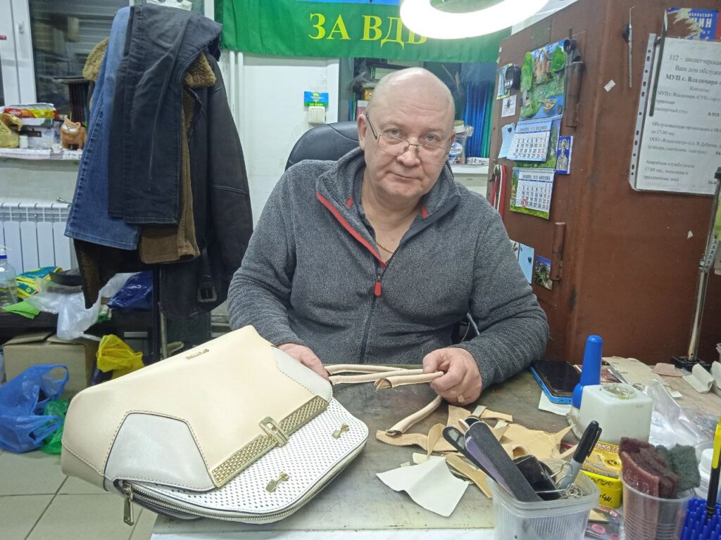 Сапожник с сапогами. Мастер рассказал о ремонте и пошиве обуви
