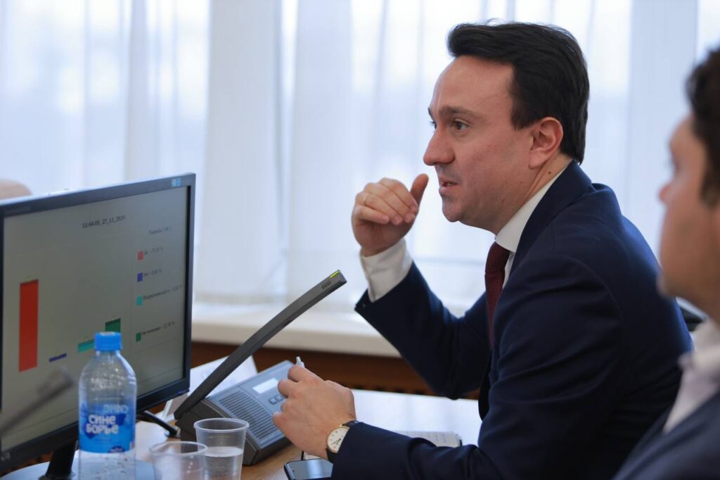Одну из главных 