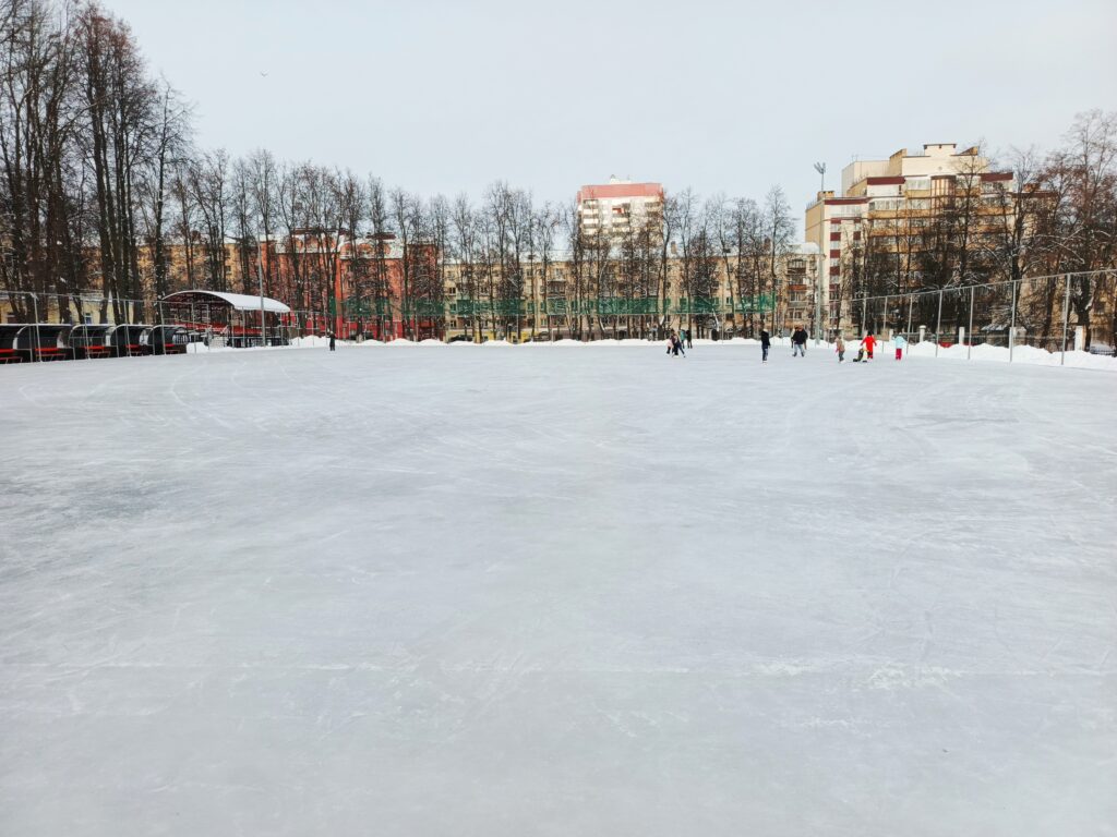 На катке Молодёжный