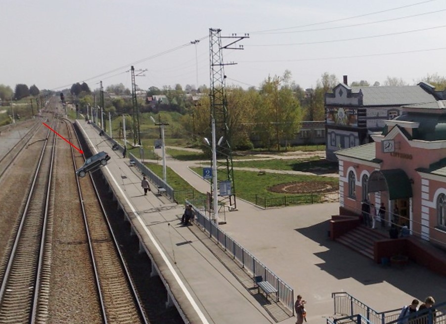 Нетрезвая автоледи спикировала в Рэндж Ровере на рельсы