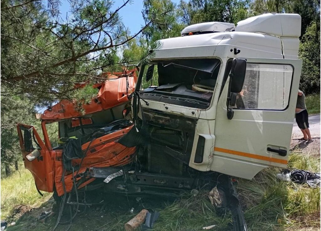 ДТП с двумя грузовиками