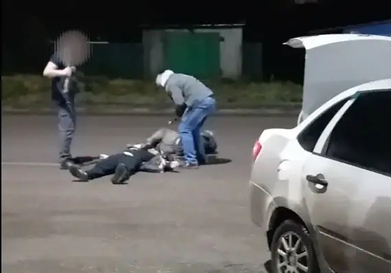 Поколотил неприятеля битой. Посиделки в кафе чуть не обернулись убийством