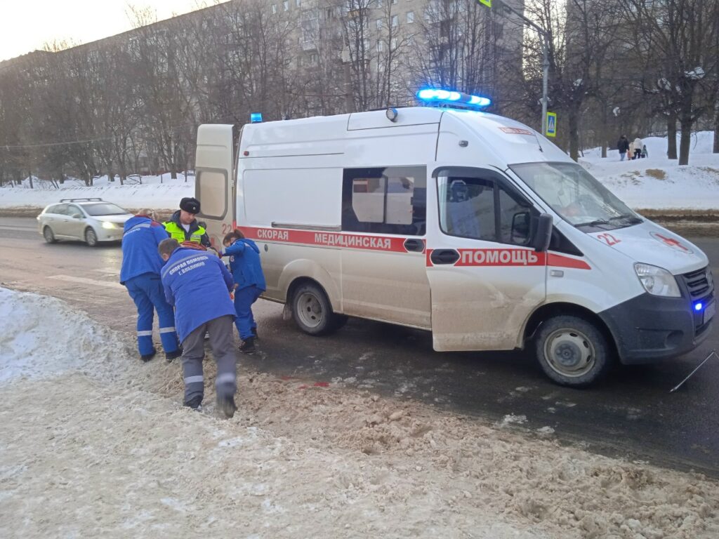 Юбку зажало. Троллейбус тащил по асфальту пенсионерку в крови