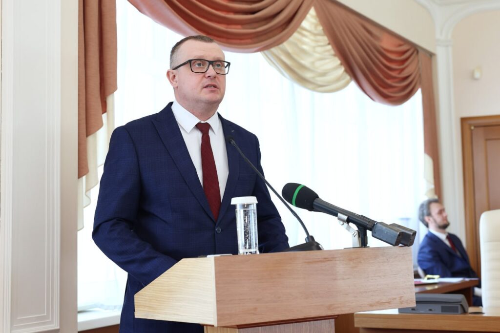 Одну из главных 