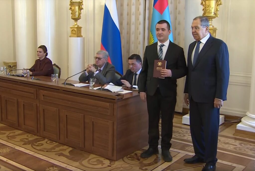 Сергей Лавров вручил дипломы МГИМО