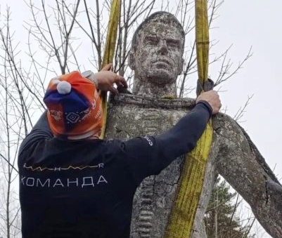Под Владимиром обнаружили уникальный памятник космонавта Комарова.