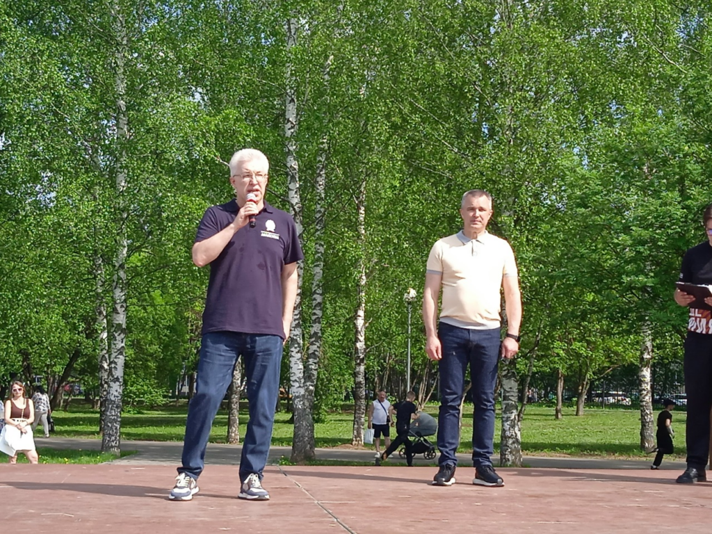 Жим лёжа, армрестлинг и выставка автомобилей. О фестивале «Доброспорт» во Владисмире