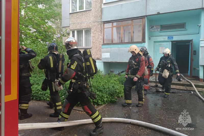 Замыкание электропроводки вызвало пожар в квартире на Безыменского