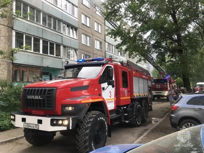 Замыкание электропроводки вызвало пожар в квартире на Безыменского