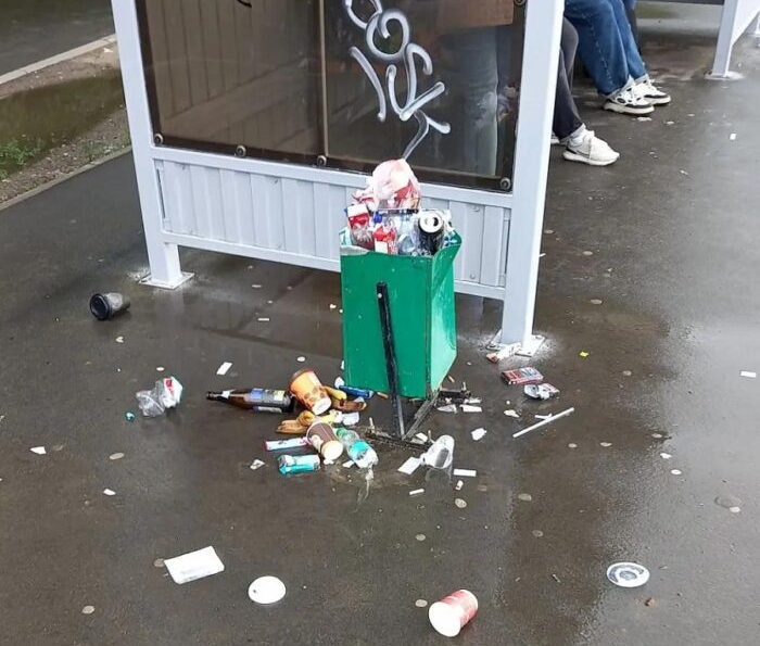  на остановке