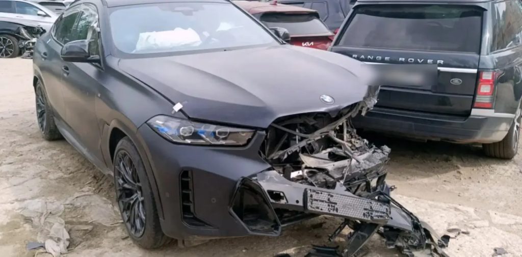 Сын разбил BMW