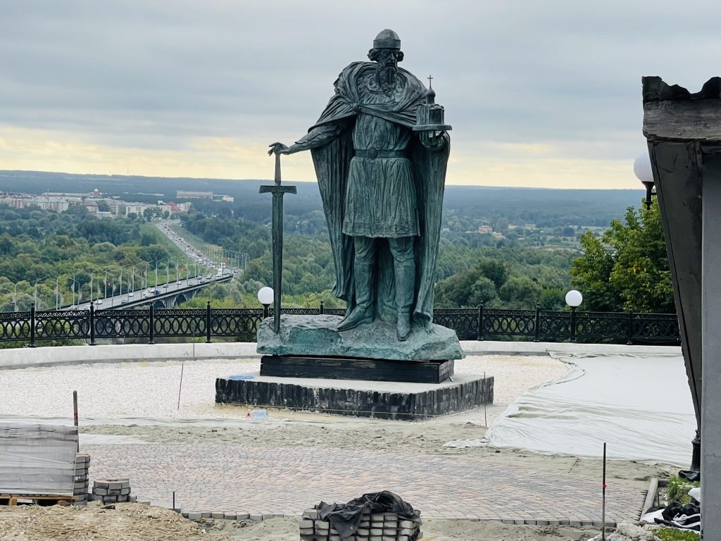 Памятник Юрию Долгорукому