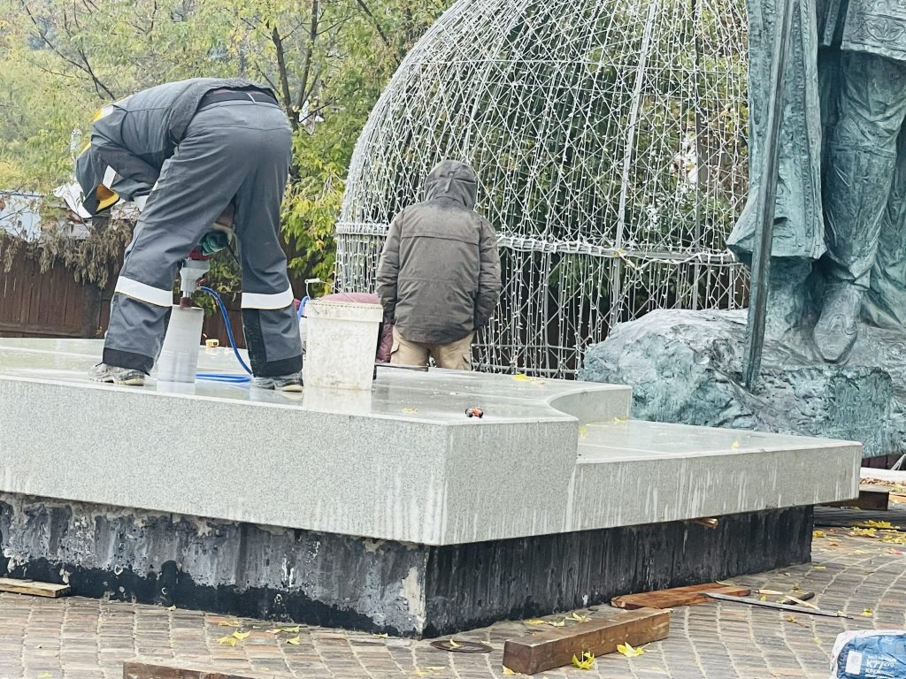 Памятник Юрию Долгорукому